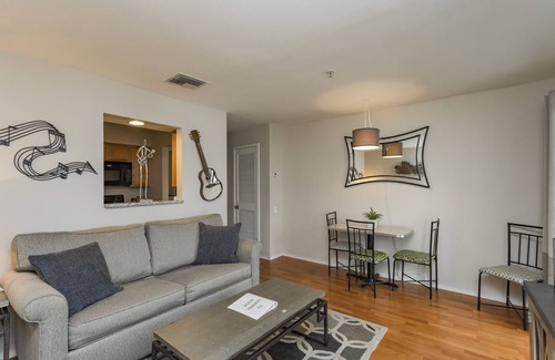 North Capitol Condo | PRIME DOWNTOWN Riverfront Condo Near BROADWAY Action !