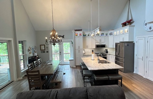 Six Mile House | Prime fall weekend and Clemson game dates open! New primary bath! Do it today!