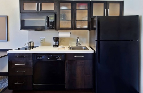Mount Laurel Hotel | Prime Location! Free Parking, Pets Allowed, Near Strawbridge Lake Park