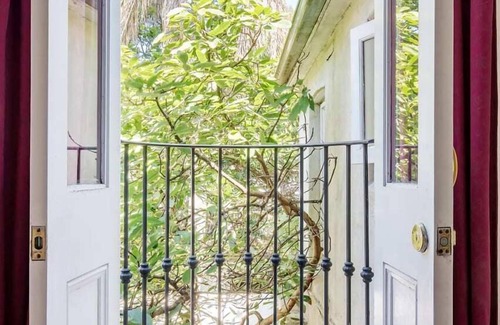 Redfern House | Prime locale 3 Bed Artists Home by Surry Hills