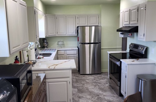 Belmont House | Prime Location! Cozy 2-Bedroom Stay Near Restaurants & Attractions