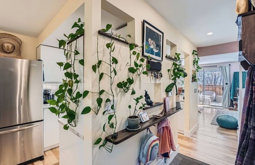 Glenwood Grove - North Iris House | Prime Location - Cozy Modern 2-bedroom townhome in beautiful Boulder w/WiFi, AC