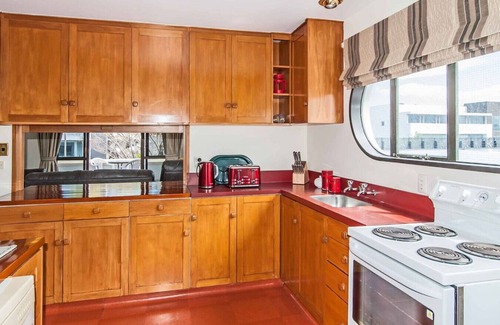 Saint Albans Apartment | Prime Location Handy CBD& Restaurants