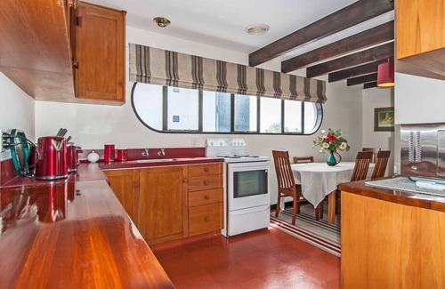Saint Albans Apartment | Prime Location Handy CBD& Restaurants