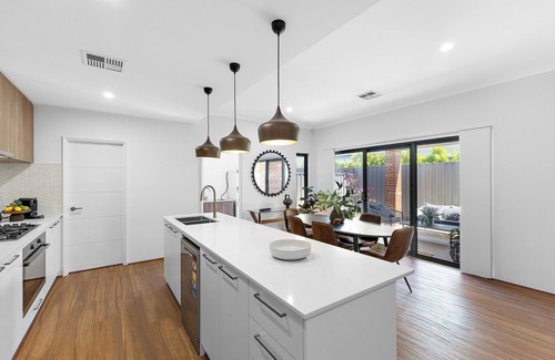 Victoria Park House | Prime Location I New & Modern