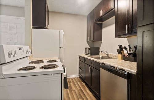 Central Arlington Apartment | Prime Location! Less than a mile from AT&T Stadium