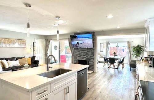 North Clairemont House | Prime Location: Lux 4BR w Pool/Spa/Cabana/Firepit