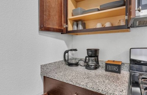 West University Apartment | Prime Location | Near Parks & Downtown