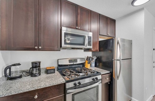 West University Apartment | Prime Location | Near Parks & Downtown