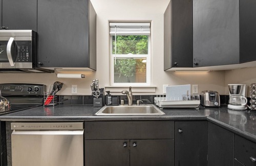 Mill Plain Condo | Prime Location, Pet Friendly, Single Level, New Decor and Furnishing, 10 Min to PDX and Vancouver