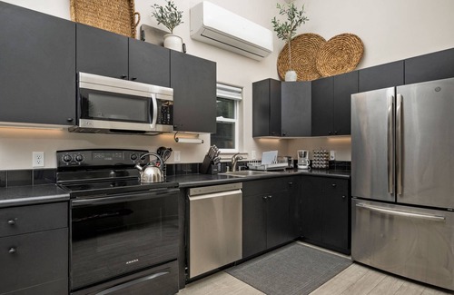 Mill Plain Condo | Prime Location, Pet Friendly, Single Level, New Decor and Furnishing, 10 Min to PDX and Vancouver