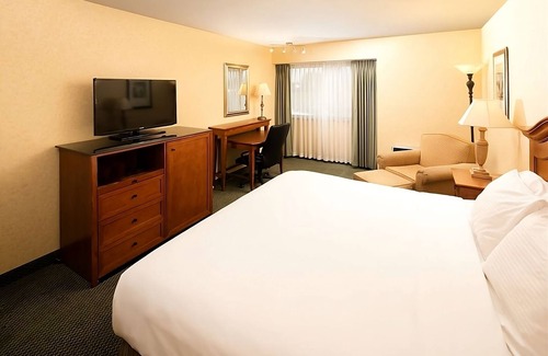 Wenatchee Hotel | Prime Location! Pet-Friendly Property, Onsite Pool, Free Parking