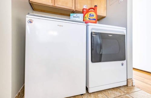 Murray House | Prime Location Remodeled Rambler Near Cottonwood Canyons
