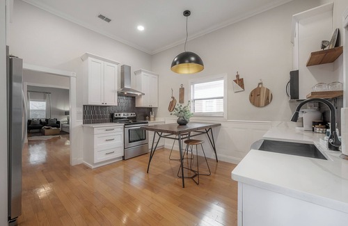 Tampa Heights House | Prime Location: Steps to Armature Works & Riverwalk - Stylish Bungalow