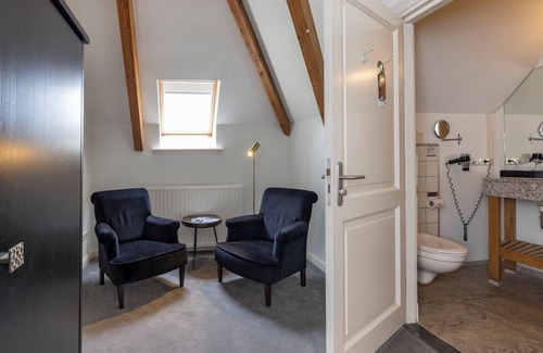 Baarlo Hotel | Prime Location with Nature Access! Free Parking, Dining! Near Stuw Belfeld