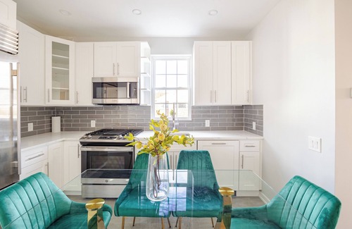 Southeast Yonkers House | Prime Luxury NY with Balcony Wood Burning Fire Place!