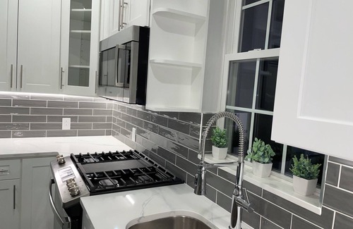 Southeast Yonkers House | Prime Luxury NY with Balcony Wood Burning Fire Place!