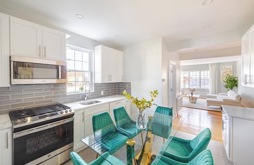 Southeast Yonkers House | Prime Luxury NY with Balcony Wood Burning Fire Place!