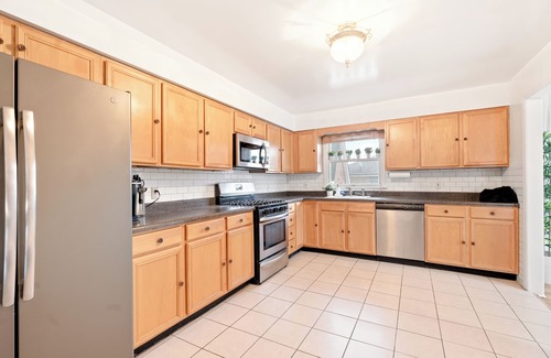 Southeast Yonkers House | Prime Luxury NYC ft Balcony+Gameroom+Free Parking!