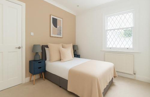Harrow Road Apartment | Prime Maida Vale Apartment - Walk to Portobello Road