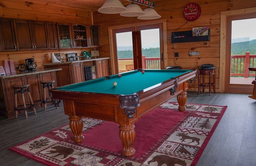 Dobson Cabin | Prime Mountaintop Luxury Lodge, Spacious Outdoor Living. Amazing Views Sleeps 20