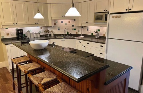 Baysville Resort | Prime Muskoka Resort ~ Beach ~ Pool ~ Watercraft ~ Lake of Bays