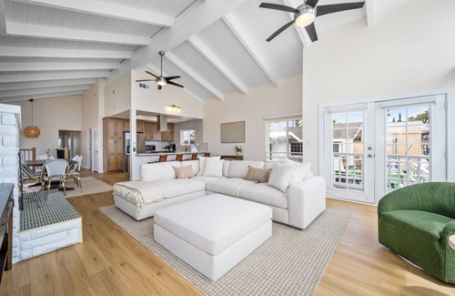 Newport Beach Apartment | Prime Oceanfront Location: with Direct Beach Access