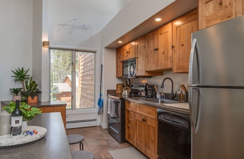 Boulder Ridge Condo | Prime Peak 8 Condo, Minutes to Mountain & Main St.