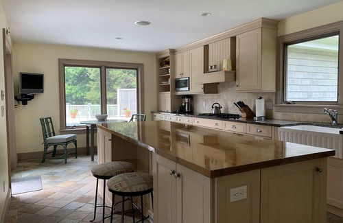 Quogue House | Prime Quogue village location