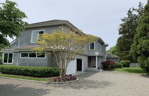 Quogue House | Prime Quogue village location