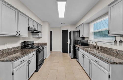Greenslopes At Lake Creek House | Prime Round Rock, TX Getaway home