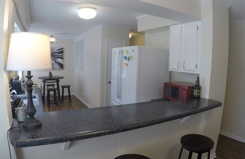 Racquet Club Village Condo | Prime S. Asheville Racquet Club Condo - Close to Blue Ridge Parkway!
