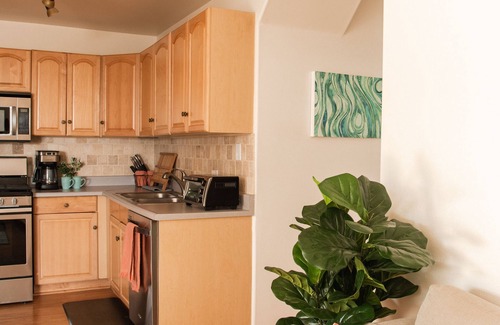 Pico Apartment | Prime Santa Monica Beach Getaway w/2 bedrooms & patio!
