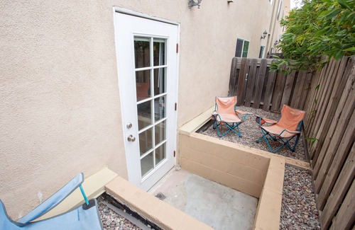 Pico Apartment | Prime Santa Monica Beach Getaway w/2 bedrooms & patio!