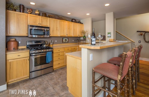 Saddle Ridge House | Prime Ski-In/Out Saddle Ridge| Private Hot Tub | 7 Min Drive to Resort