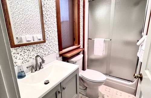 Port Townsend House | Prime waterfront Suite with view