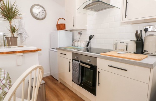 Flintshire House | PRIMROSE COTTAGE, romantic, character holiday cottage in Mold