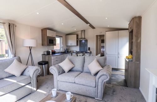 Runswick Bay Cottage | PRIMROSE LODGE, pet friendly, country holiday cottage in Staithes