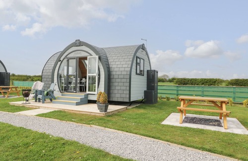 Hornsea Cottage | PRIMROSE, pet friendly, with a garden in Hornsea