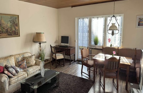 Hainchen Apartment | -Prince's room-/vacation apartment furnished with old English furniture