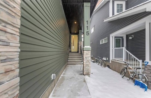 Calgary Apartment | Pristine 1 bedroom basement