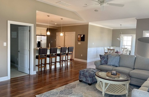 Gold Coast Condo | Pristine 5 bedroom, 4th house from the beach; 24th Street beach