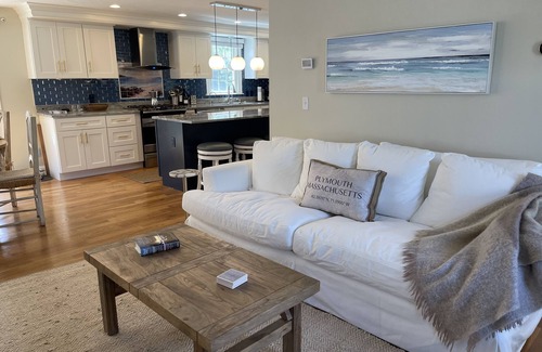 Cedar Bushes House | Pristine Home - 2 min walk to beautiful private beach