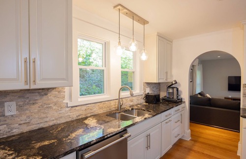 Saratoga Springs House | Pristine Lake House W/Guest Suite - Perfect for every season!