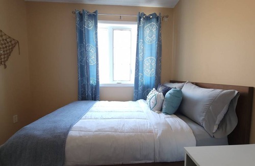 Aylmer Resort | Private room ∙ 3 guests