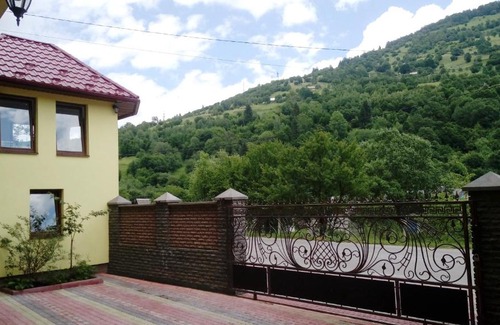 Yasinya Hotel | Privat Sadyba Burkut