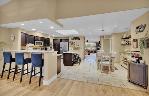 El Cajon House | Private 10 BR Estate: Ranch House, Farmhouse & Bunkhouse at Rockin’ View Ranch!