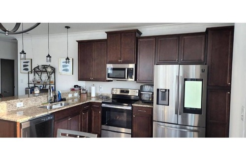 Hampton House | PRIVATE 2 BEDROOM 2.5 BATHROOM TOWNHOUSE