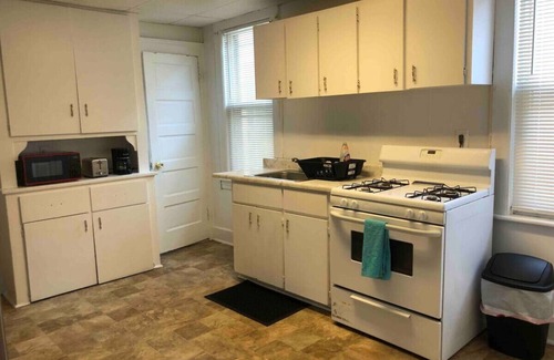 Elizabeth Apartment | Private 2-bedroom apartment, NYC bus 5-min walk