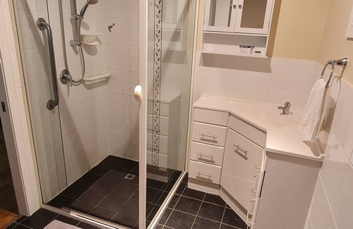 Darra Cottage | Private 2 Bedroom Granny Flat. Sleeps 5, Pets Welcome